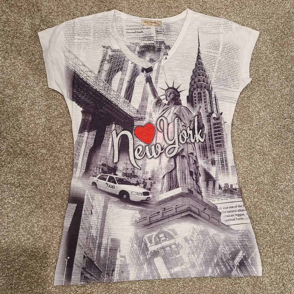 New York Vneck Shirt NWOT